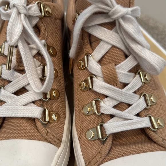 Michael Kors - Picture 2 of 7